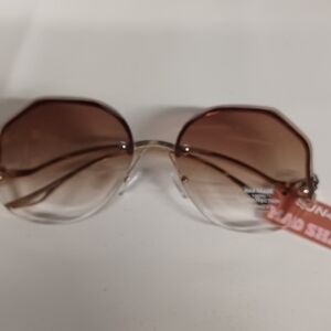 Sleek Sunglasses with Gradient Brown Lenses